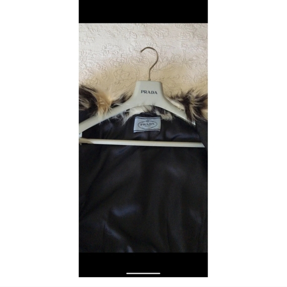 Prada faux fur jacket size Large. Perfect condition. Comes from smoke-free home - Picture 4 of 4